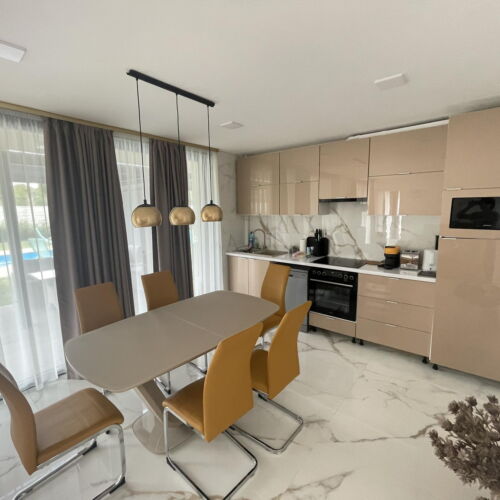 Ground Floor Gold 4-Room Apartment for 7 Persons