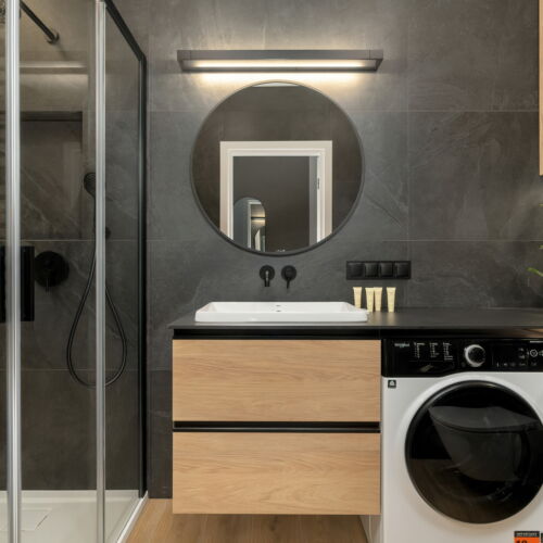 4-osobowy z prysznicem cały dom