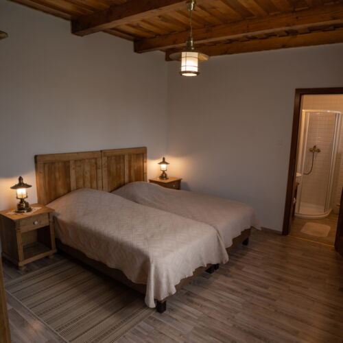 Apartament familial(ă) cu vedere spre grădină cu 2 camere pentru 4 pers. (se poate solicita pat suplimentar)