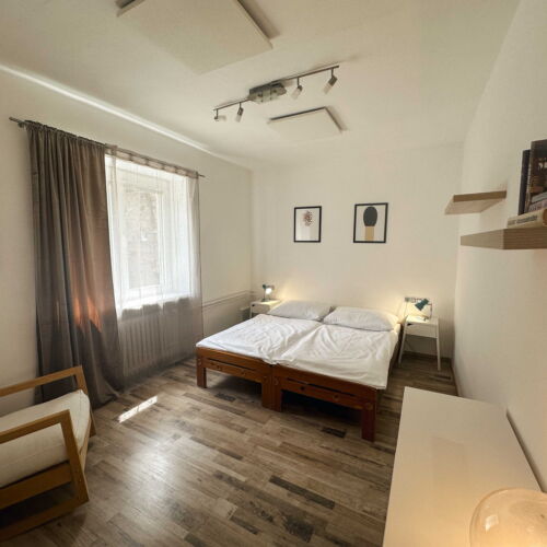 Zweibettzimmer mit Dusche