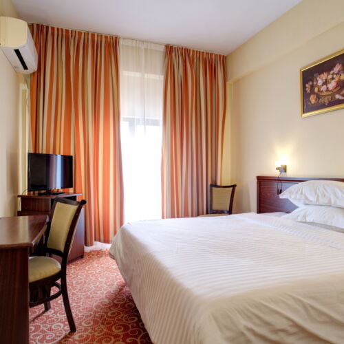 Camera dubla superior la etaj