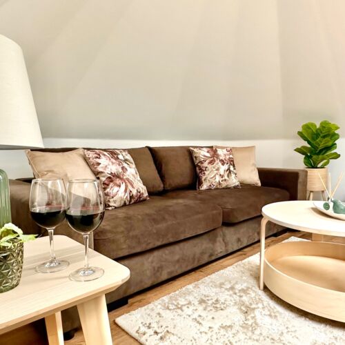 Apartament la etaj cu duș cu 2 camere pentru 4 pers. (se poate solicita pat suplimentar)