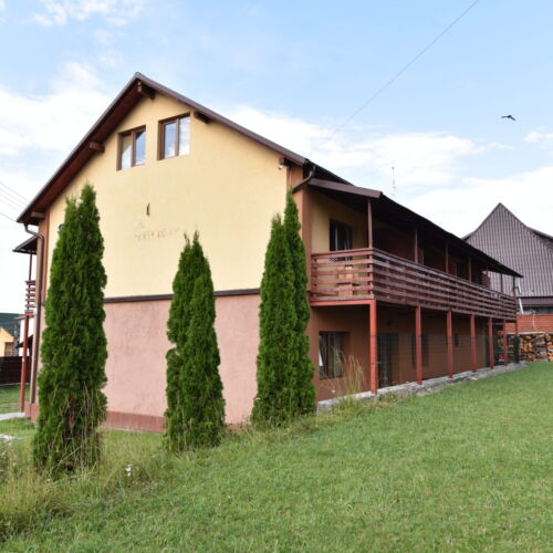 Cabană întreaga unitate cu vedere spre grădină pentru 23 pers. (se inchirieaza doar integral)