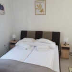 Apartament studio la parter cu 1 camera pentru 2 pers.