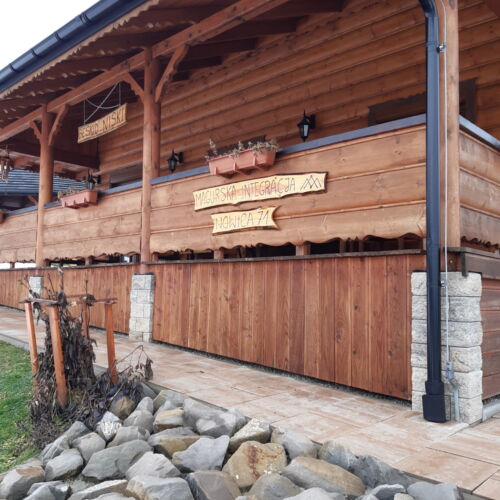 Cabană tourist cu vedere spre munte pentru 16 pers. (se inchirieaza doar integral) (se poate solicita pat suplimentar)