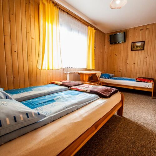 Triple Room with Garden and Bathroom