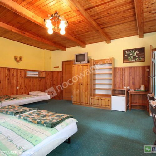 Camera cvadrupla cu grădină cu baie