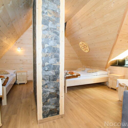 Apartament 4-osobowy z dostępem do ogrodu z widokiem na góry