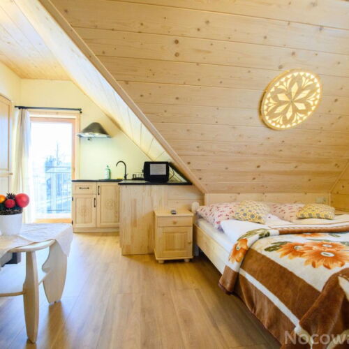 Apartament 3-osobowy z dostępem do ogrodu z widokiem na góry