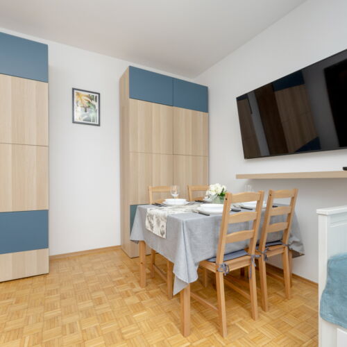 Întreaga unitate tV cu ecran plat pentru 8 pers. (se inchirieaza doar integral)