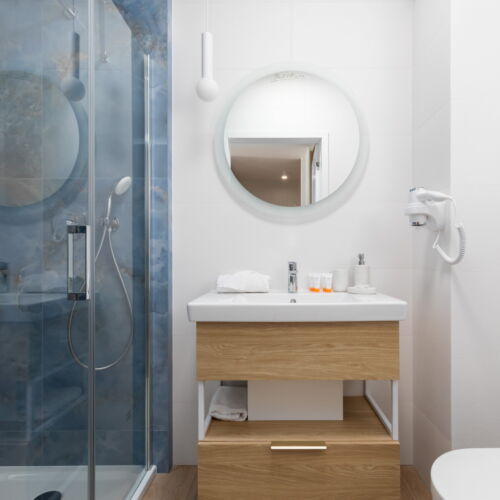 4-osobowy z prysznicem cały dom