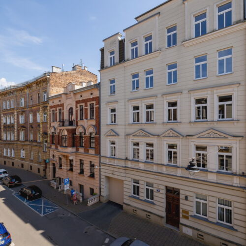 8-osobowy z telewizorem LCD/plazmą cały dom