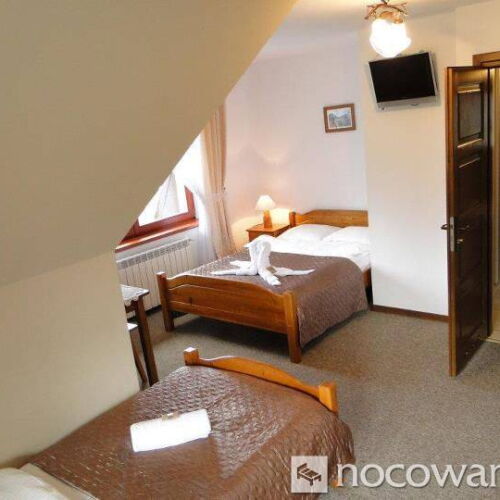 Camera cvadrupla cu grădină cu vedere spre munte