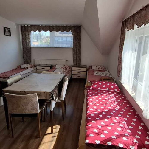 Camera tripla la etaj cu baie