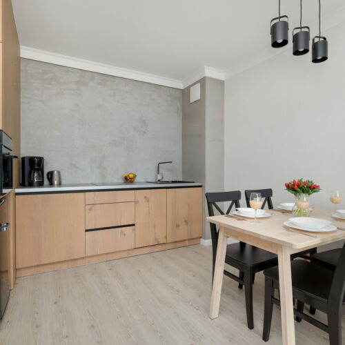 4-osobowy z telewizorem LCD/plazmą cały dom