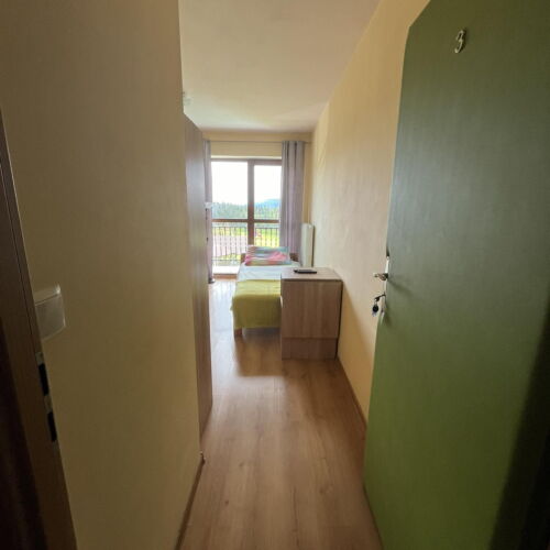 Camera tripla standard la etaj