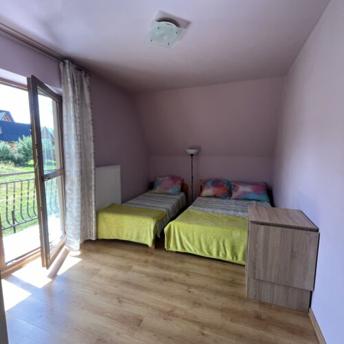 Camera tripla standard la etaj