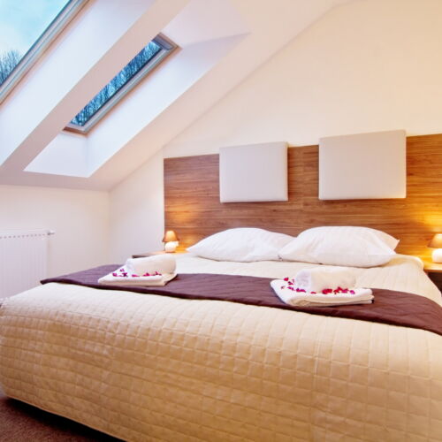 Camera twin mansardă superior