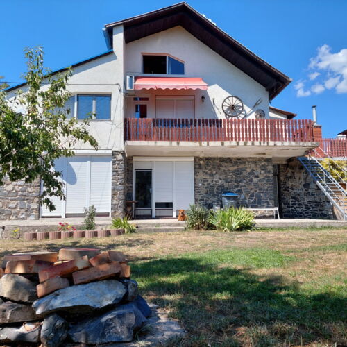 Apartament familial(ă) cu terasă pentru 5 pers. (se inchirieaza doar integral) (se poate solicita pat suplimentar)
