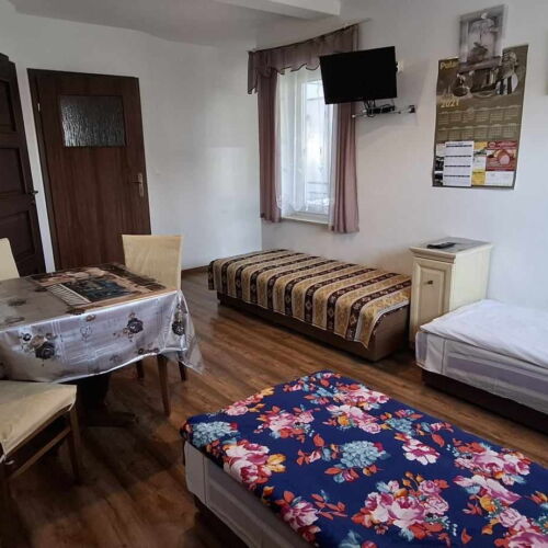 Camera tripla la etaj cu balcon