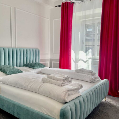 Apartmán so sprchou s vlastnou kuchynkou s manželskou posteľou s 1 spálňou