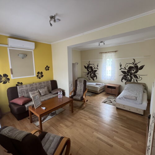 Camera twin aranyerdő (se poate solicita pat suplimentar)