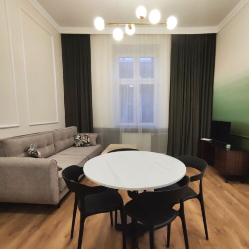Upstairs 2-Room Apartment for 4 Persons ensuite (extra bed available)