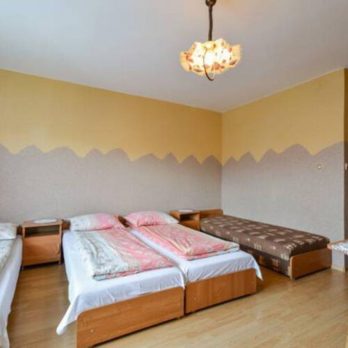 Pokój 4-osobowy z dostępem do ogrodu