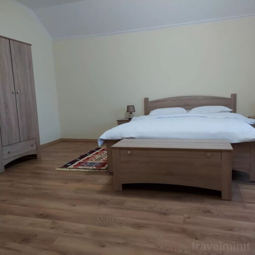 Casă de vacanță pentru 19 pers. (se inchirieaza doar integral)