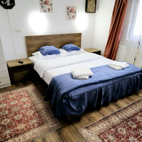 Camera tripla deluxe cu balcon