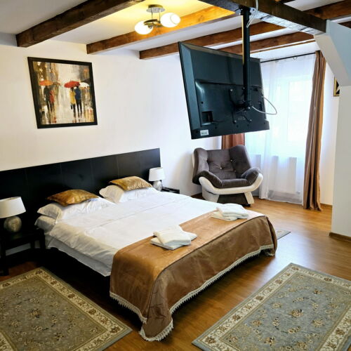 Camera cvadrupla la etaj cu panoramă