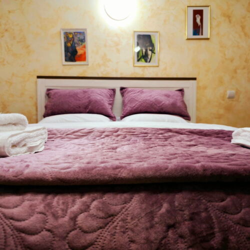 Camera dubla premium la etaj