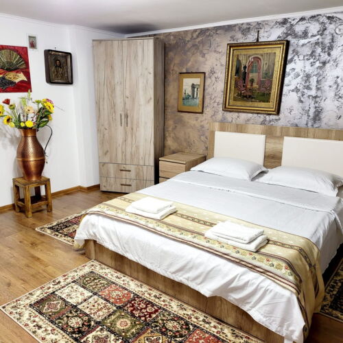 Camera dubla premium la etaj