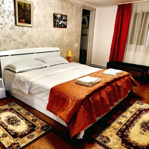 Camera dubla premium la etaj