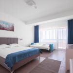 Camera tripla confort cu vedere spre mare