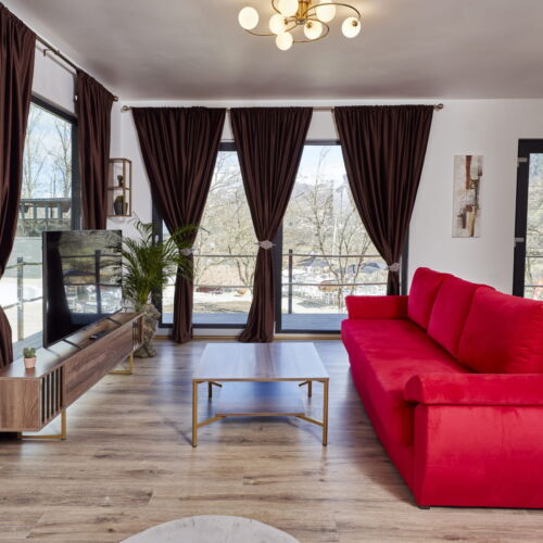 Vila la parter cu vedere spre munte pentru 6 pers. (se inchirieaza doar integral)