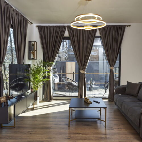 Vila la parter cu vedere spre munte pentru 6 pers. (se inchirieaza doar integral)