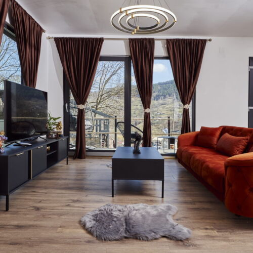 Vila la parter cu vedere spre munte pentru 6 pers. (se inchirieaza doar integral)