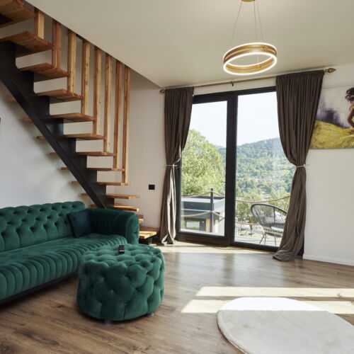 Vila întreaga unitate cu vedere spre munte pentru 6 pers. (se inchirieaza doar integral)