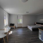 Apartman se sprchou s privátní koupelnou mimo apartmán pro 2 os.