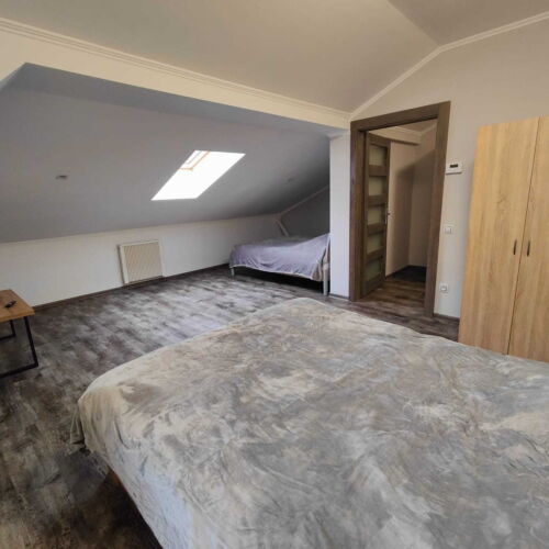 Apartament 4-osobowy z prysznicem z własną kuchnią (możliwa dostawka)