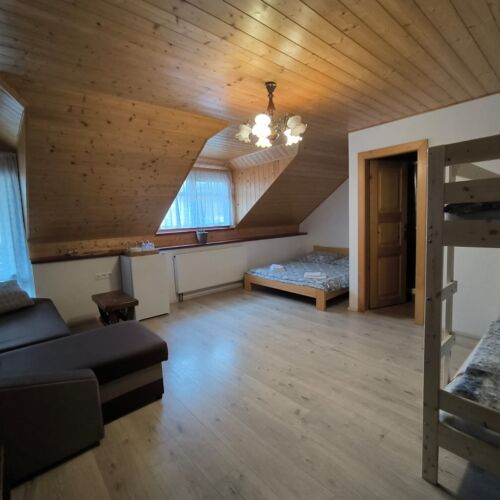 Camera cu duș pentru 6 pers.