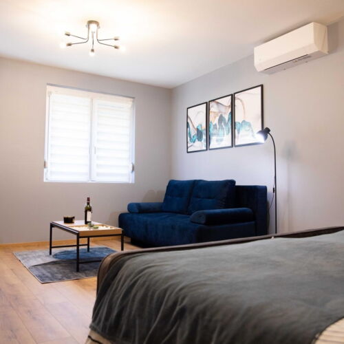 Apartament la parter cu aer condiționat cu 1 camera pentru 4 pers.