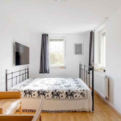 Apartament la parter cu terasă cu 2 camere pentru 4 pers.