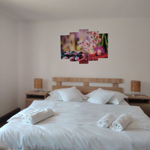 Camera dubla la etaj (se poate solicita pat suplimentar)