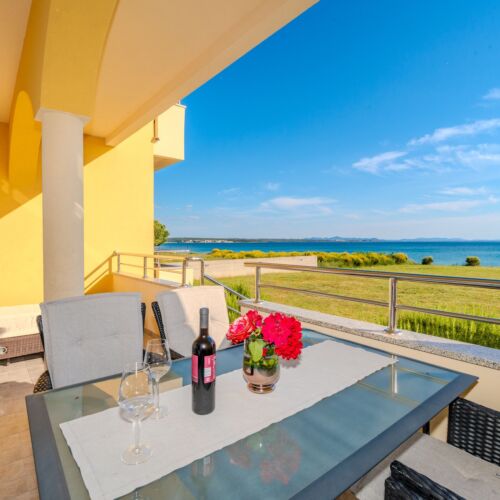 Apartament family cu vedere spre mare cu 2 camere pentru 4 pers.