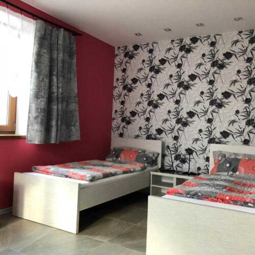 Camera cvadrupla cu duș