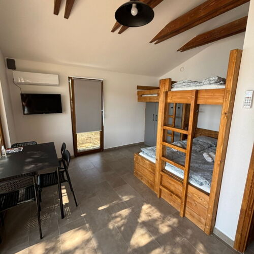 Apartament cu vedere spre lac cu 1 camera pentru 4 pers.