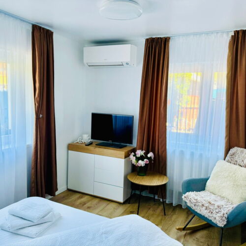 Apartament exclusive la parter cu 3 camere pentru 6 pers.