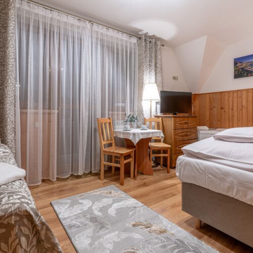 Pokój 4-osobowy na piętrze z widokiem na góry